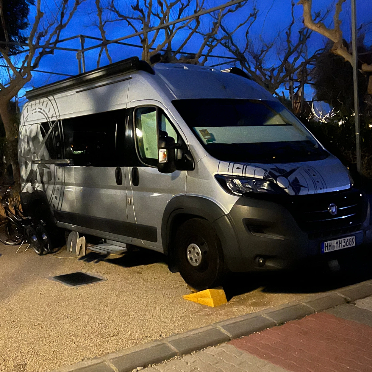 Seitenansicht des Wohnmobils