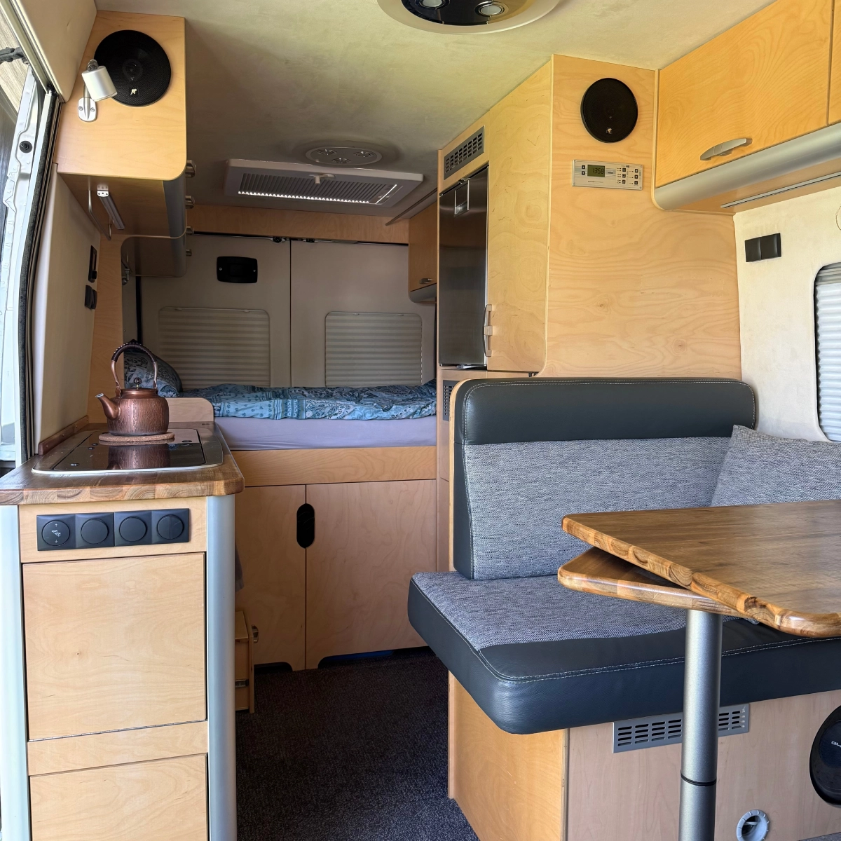 Freie Sichtachse von vorne nach hinten im maikomobil II, Eigenausbau Fiat Ducato