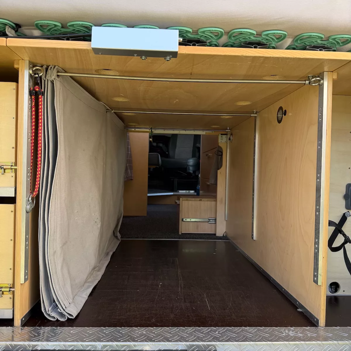 Stauraum unter dem Bett